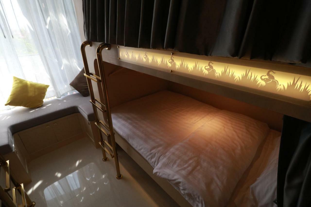 The Lol Elephant Hostel Бангкок Екстер'єр фото