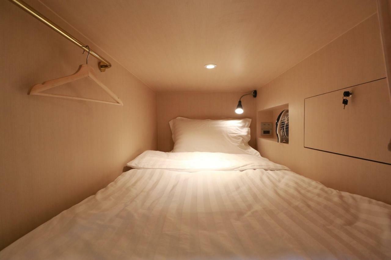 The Lol Elephant Hostel Бангкок Екстер'єр фото
